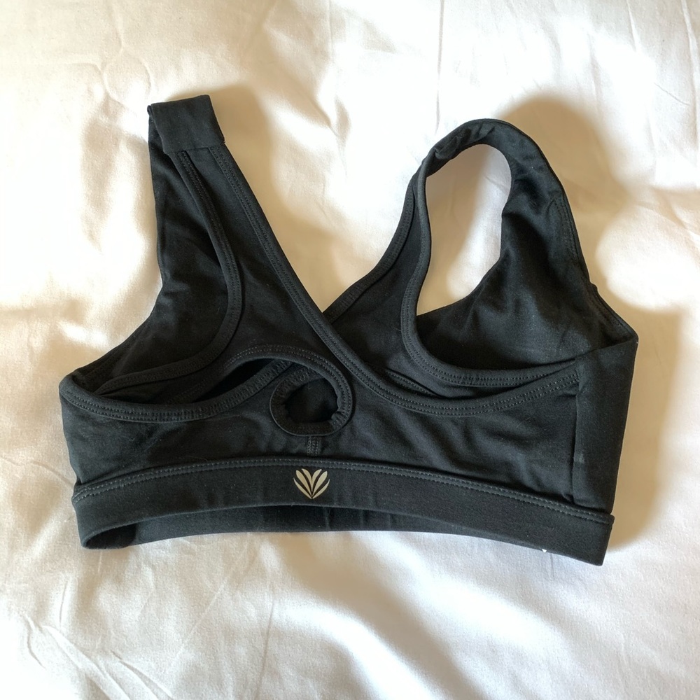 Black Cross-back Sports Bra